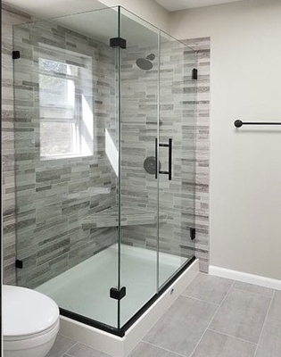 Banheiro com espessura de vidro de 8 mm Sala de chuveiro e design tudo-em-um