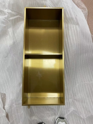 Nicho de aço inoxidável de superfície escovada para chuveiro e toalhas em banheiro de design moderno